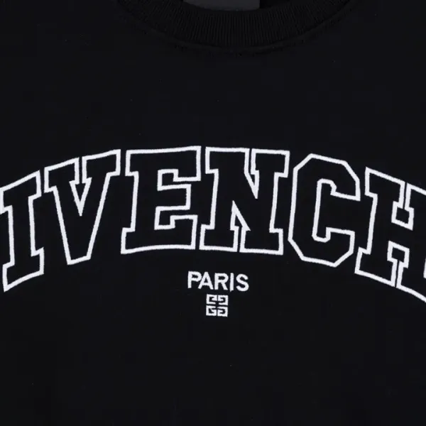 【GIVENCHY 公式旗艦店】ジバンシー 丸首の衛衣 スウェットご好評に付き再入荷! 【GIVENCHY 公式旗艦店】ジバンシー 丸首の衛衣 スウェットご好評に付き再入荷!