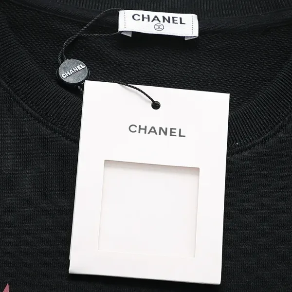 【CHANEL 公式旗艦店】シャネル 丸首の衛衣 スウェットご好評に付き再入荷 240811 【CHANEL 公式旗艦店】シャネル 丸首の衛衣 スウェットご好評に付き再入荷 240811