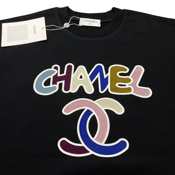 【CHANEL 公式旗艦店】シャネル 丸首の衛衣 スウェットご好評に付き再入荷! 【CHANEL 公式旗艦店】シャネル 丸首の衛衣 スウェットご好評に付き再入荷!