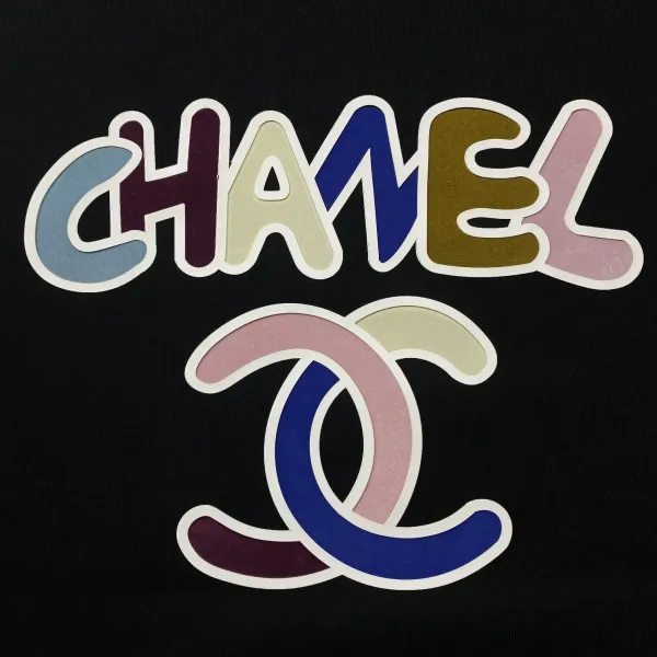 【CHANEL 公式旗艦店】シャネル 丸首の衛衣 スウェットご好評に付き再入荷! 【CHANEL 公式旗艦店】シャネル 丸首の衛衣 スウェットご好評に付き再入荷!