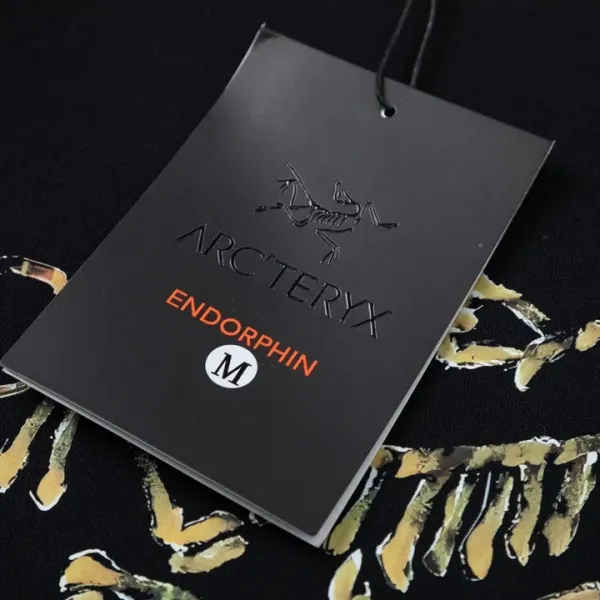 【ARCTERYX 公式旗艦店】アークテリクス  丸首の衛衣  スウェット ご好評に付き再入荷！241210