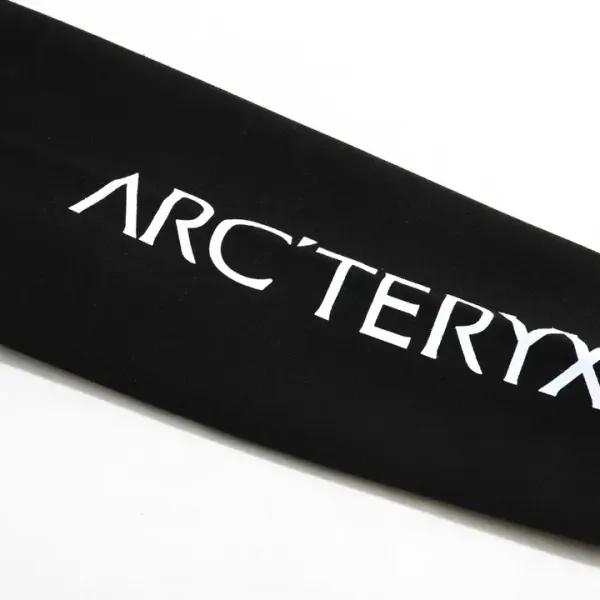 【ARCTERYX 公式旗艦店】アークテリクス 丸首の衛衣 スウェット ご好評に付き再入荷!241121 【ARCTERYX 公式旗艦店】アークテリクス 丸首の衛衣 スウェット ご好評に付き再入荷!241121