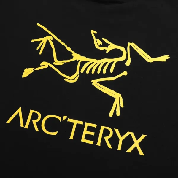 【ARCTERYX 公式旗艦店】アークテリクス  丸首の衛衣  スウェット ご好評に付き再入荷！241121