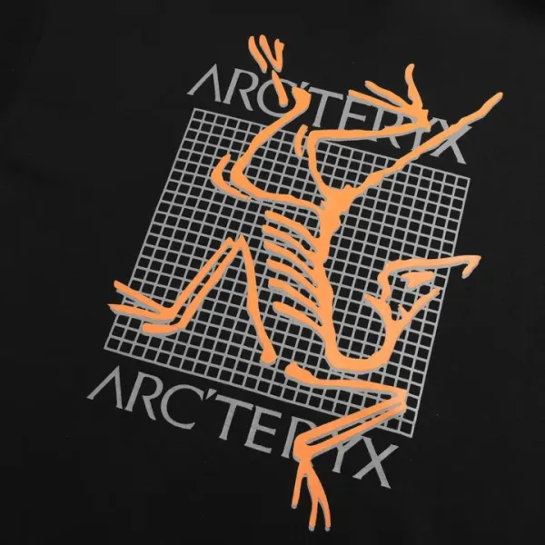 【ARCTERYX 公式旗艦店】アークテリクス  パーカー  スウェット ご好評に付き再入荷！241121