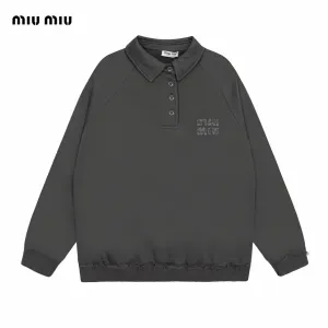 【Miumiu 公式旗艦店】ミュウミュウ  丸首の衛衣 スウェット ご好評に付き再入荷！241122