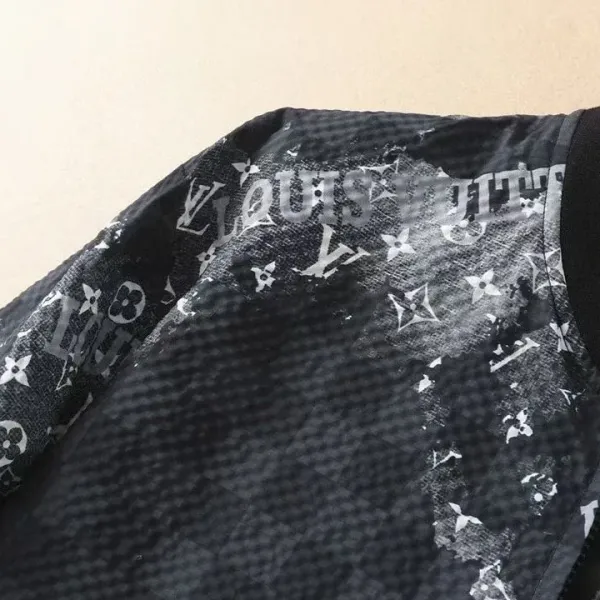 LV【LOUIS VUITTON 公式旗艦店】ルイヴィトン ジャケット着 ご好評に付き再入荷!250106 LV【LOUIS VUITTON 公式旗艦店】ルイヴィトン ジャケット着 ご好評に付き再入荷!250106