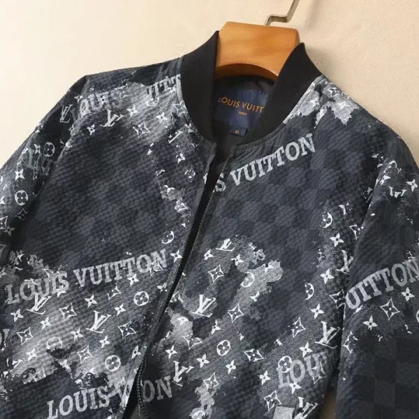 LV【LOUIS VUITTON 公式旗艦店】ルイヴィトン ジャケット着 ご好評に付き再入荷!250106 LV【LOUIS VUITTON 公式旗艦店】ルイヴィトン ジャケット着 ご好評に付き再入荷!250106