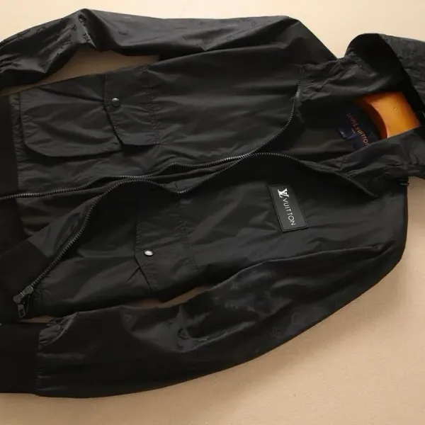 LV【LOUIS VUITTON 公式旗艦店】ルイヴィトン ジャケット着 ご好評に付き再入荷!250106 LV【LOUIS VUITTON 公式旗艦店】ルイヴィトン ジャケット着 ご好評に付き再入荷!250106