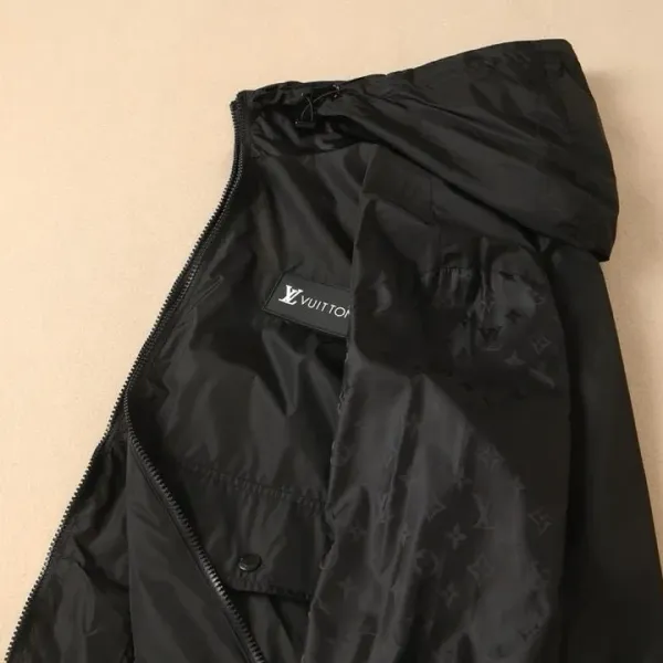 LV【LOUIS VUITTON 公式旗艦店】ルイヴィトン ジャケット着 ご好評に付き再入荷!250106 LV【LOUIS VUITTON 公式旗艦店】ルイヴィトン ジャケット着 ご好評に付き再入荷!250106