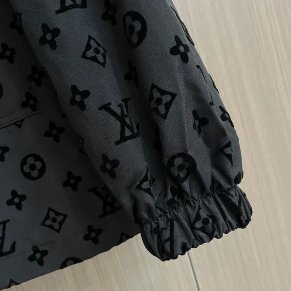 LV【LOUIS VUITTON 公式旗艦店】ルイヴィトン ジャケット着 ご好評に付き再入荷!250106 LV【LOUIS VUITTON 公式旗艦店】ルイヴィトン ジャケット着 ご好評に付き再入荷!250106