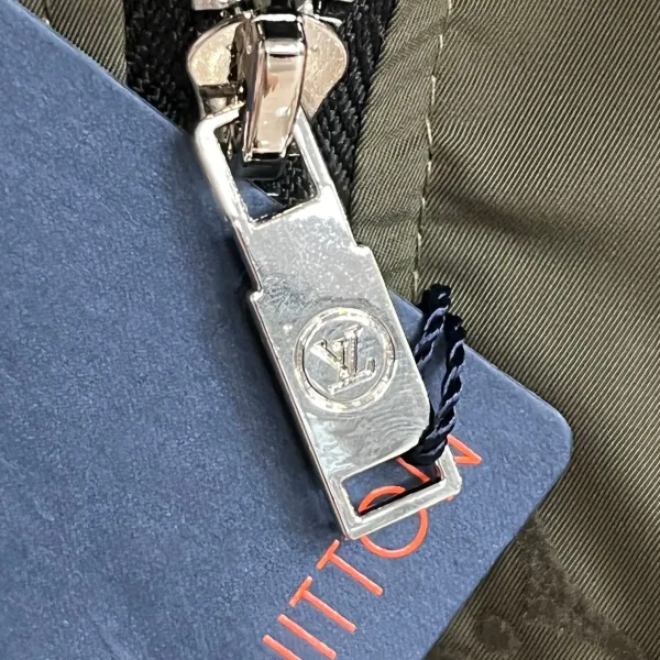 LV【LOUIS VUITTON 公式旗艦店】ルイヴィトン ジャケット着 ご好評に付き再入荷!250106 LV【LOUIS VUITTON 公式旗艦店】ルイヴィトン ジャケット着 ご好評に付き再入荷!250106