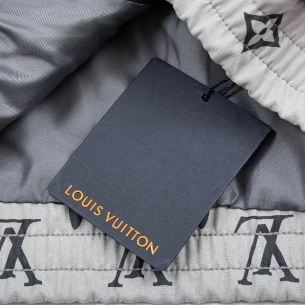 LV【LOUIS VUITTON 公式旗艦店】ルイヴィトン ジャケット着ご好評に付き再入荷!241223 LV【LOUIS VUITTON 公式旗艦店】ルイヴィトン ジャケット着ご好評に付き再入荷!241223
