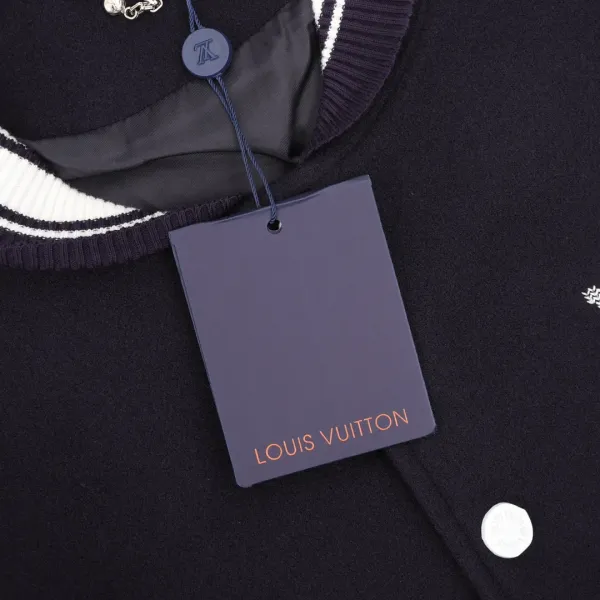 LV【LOUIS VUITTON 公式旗艦店】ルイヴィトン ジャケット着ご好評に付き再入荷!241223 LV【LOUIS VUITTON 公式旗艦店】ルイヴィトン ジャケット着ご好評に付き再入荷!241223