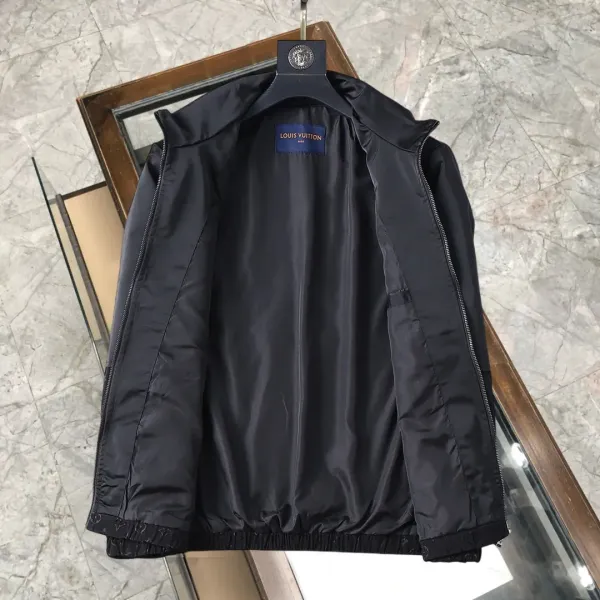 LV【LOUIS VUITTON 公式旗艦店】ルイヴィトン ジャケット着 ご好評に付き再入荷!241223 LV【LOUIS VUITTON 公式旗艦店】ルイヴィトン ジャケット着 ご好評に付き再入荷!241223