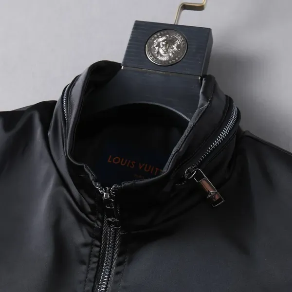 LV【LOUIS VUITTON 公式旗艦店】ルイヴィトン ジャケット着 ご好評に付き再入荷!241223 LV【LOUIS VUITTON 公式旗艦店】ルイヴィトン ジャケット着 ご好評に付き再入荷!241223