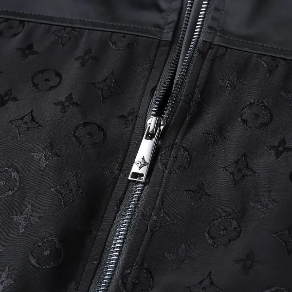 LV【LOUIS VUITTON 公式旗艦店】ルイヴィトン ジャケット着 ご好評に付き再入荷!241223 LV【LOUIS VUITTON 公式旗艦店】ルイヴィトン ジャケット着 ご好評に付き再入荷!241223