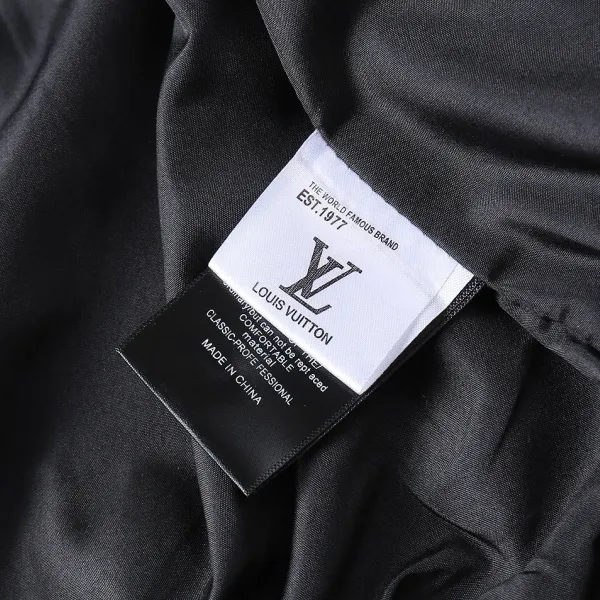 LV【LOUIS VUITTON 公式旗艦店】ルイヴィトン ジャケット着 ご好評に付き再入荷!241223 LV【LOUIS VUITTON 公式旗艦店】ルイヴィトン ジャケット着 ご好評に付き再入荷!241223