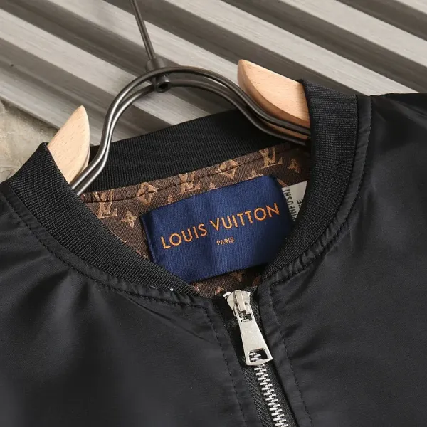 LV【LOUIS VUITTON 公式旗艦店】ルイヴィトン ジャケット着 ご好評に付き再入荷!241223 LV【LOUIS VUITTON 公式旗艦店】ルイヴィトン ジャケット着 ご好評に付き再入荷!241223