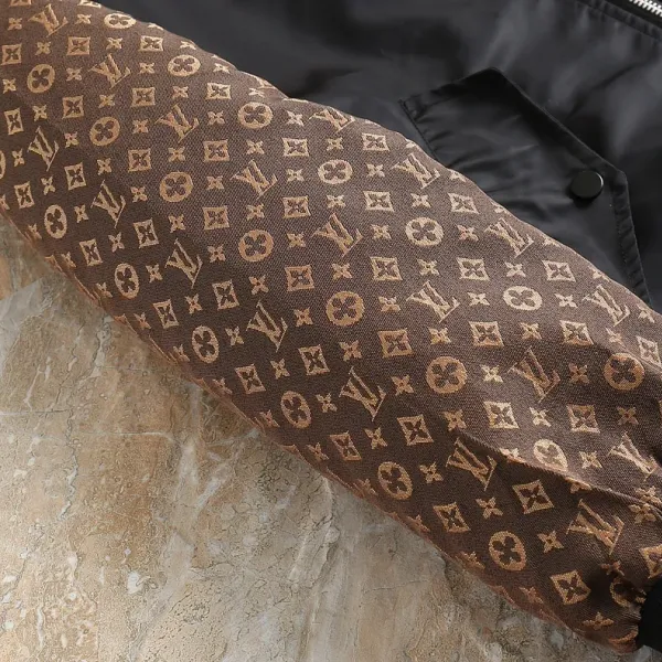 LV【LOUIS VUITTON 公式旗艦店】ルイヴィトン ジャケット着 ご好評に付き再入荷!241223 LV【LOUIS VUITTON 公式旗艦店】ルイヴィトン ジャケット着 ご好評に付き再入荷!241223