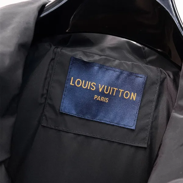 LV【LOUIS VUITTON 公式旗艦店】ルイヴィトン ジャケット着 ご好評に付き再入荷!241223 LV【LOUIS VUITTON 公式旗艦店】ルイヴィトン ジャケット着 ご好評に付き再入荷!241223