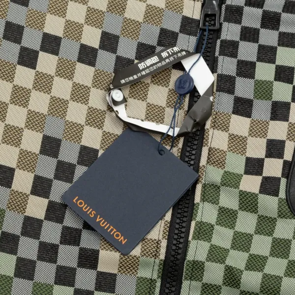 LV【LOUIS VUITTON 公式旗艦店】ルイヴィトン ジャケット着 好評に付き再入荷! 241216 LV【LOUIS VUITTON 公式旗艦店】ルイヴィトン ジャケット着 好評に付き再入荷! 241216