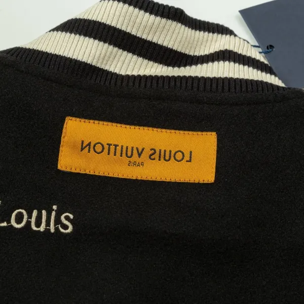 LV【LOUIS VUITTON 公式旗艦店】ルイヴィトン ジャケット着 好評に付き再入荷! 241216 LV【LOUIS VUITTON 公式旗艦店】ルイヴィトン ジャケット着 好評に付き再入荷! 241216