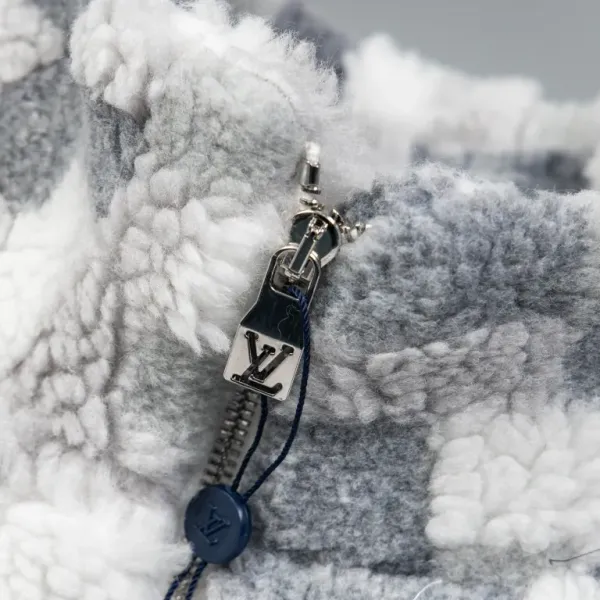 LV【LOUIS VUITTON 公式旗艦店】ルイヴィトン ジャケット着ご好評に付き再入荷!241212 LV【LOUIS VUITTON 公式旗艦店】ルイヴィトン ジャケット着ご好評に付き再入荷!241212