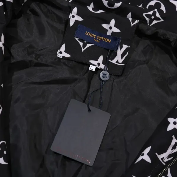 【LOUIS VUITTON】ルイヴィトン ジャケット着ご好評に付き再入荷!240921 【LOUIS VUITTON】ルイヴィトン ジャケット着ご好評に付き再入荷!240921