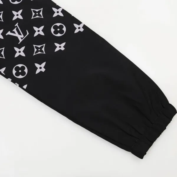 【LOUIS VUITTON】ルイヴィトン ジャケット着ご好評に付き再入荷!240921 【LOUIS VUITTON】ルイヴィトン ジャケット着ご好評に付き再入荷!240921