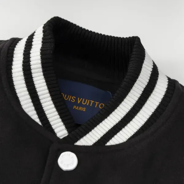 【LOUIS VUITTON 公式旗艦店】ルイヴィトン ジャケット着 好評に付き再入荷! 【LOUIS VUITTON 公式旗艦店】ルイヴィトン ジャケット着 好評に付き再入荷!