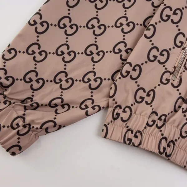 【GUCCI  公式旗艦店】グッチ   ジャケット着 好評に付き再入荷 240826