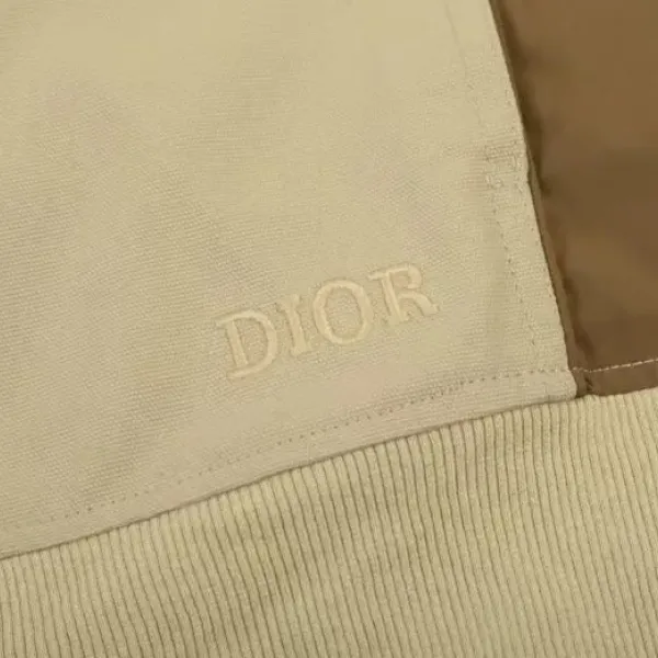 【DIOR 公式旗艦店】ディオール ジャケット着 好評に付き再入荷!250106 【DIOR 公式旗艦店】ディオール ジャケット着 好評に付き再入荷!250106
