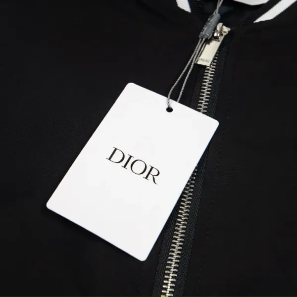 【DIOR 公式旗艦店】ディオール ジャケット着 好評に付き再入荷!241223 【DIOR 公式旗艦店】ディオール ジャケット着 好評に付き再入荷!241223