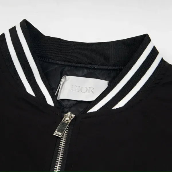 【DIOR 公式旗艦店】ディオール ジャケット着 好評に付き再入荷!241223 【DIOR 公式旗艦店】ディオール ジャケット着 好評に付き再入荷!241223
