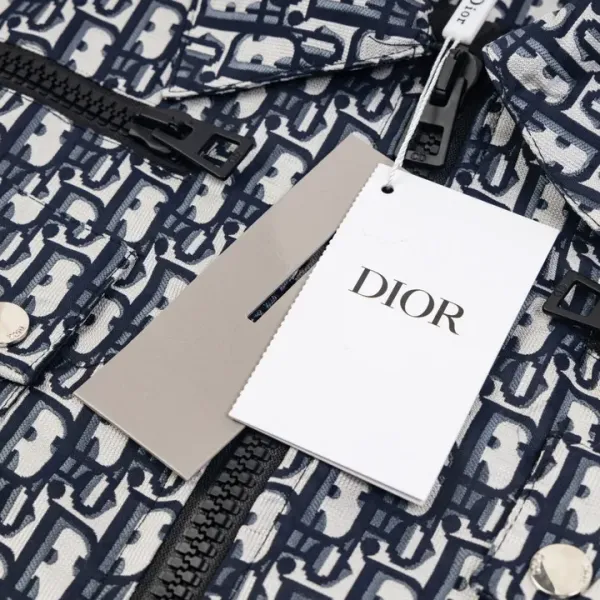 【DIOR 公式旗艦店】ディオール ジャケット着 好評に付き再入荷!241119 【DIOR 公式旗艦店】ディオール ジャケット着 好評に付き再入荷!241119