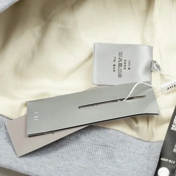 【DIOR 公式旗艦店】ディオール ジャケット着 ご好評に付き再入荷!241023 【DIOR 公式旗艦店】ディオール ジャケット着 ご好評に付き再入荷!241023