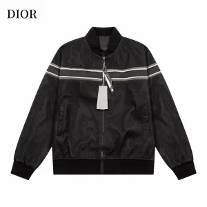 【DIOR 公式旗艦店】ディオール ジャケット着 ご好評に付き再入荷!241023 【DIOR 公式旗艦店】ディオール ジャケット着 ご好評に付き再入荷!241023