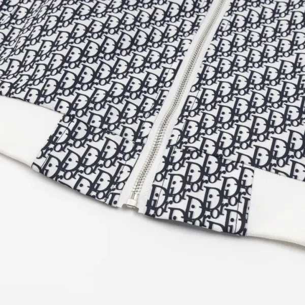 【DIOR 公式旗艦店】ディオール ジャケット着 好評に付き再入荷! 240923 【DIOR 公式旗艦店】ディオール ジャケット着 好評に付き再入荷! 240923