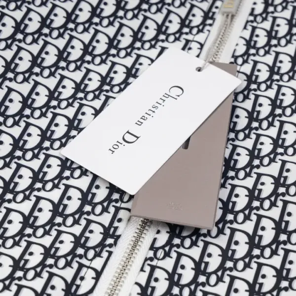 【DIOR 公式旗艦店】ディオール ジャケット着 好評に付き再入荷! 240923 【DIOR 公式旗艦店】ディオール ジャケット着 好評に付き再入荷! 240923