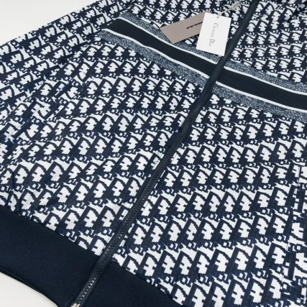 【DIOR 公式旗艦店】ディオール ジャケット着 好評に付き再入荷! 240923 【DIOR 公式旗艦店】ディオール ジャケット着 好評に付き再入荷! 240923