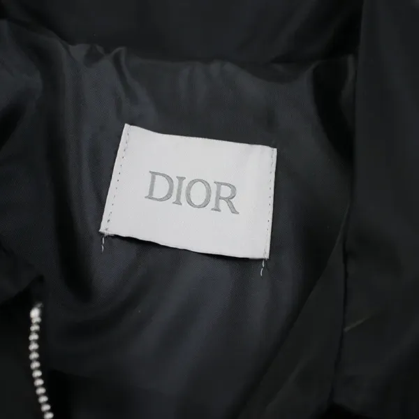 【DIOR 公式旗艦店】ディオール ジャケット着 好評に付き再入荷! 240923 【DIOR 公式旗艦店】ディオール ジャケット着 好評に付き再入荷! 240923