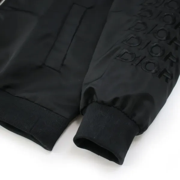 【DIOR 公式旗艦店】ディオール ジャケット着 好評に付き再入荷! 240923 【DIOR 公式旗艦店】ディオール ジャケット着 好評に付き再入荷! 240923