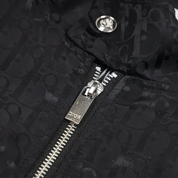【DIOR 公式旗艦店】ディオール ジャケット着 好評に付き再入荷 240828 【DIOR 公式旗艦店】ディオール ジャケット着 好評に付き再入荷 240828