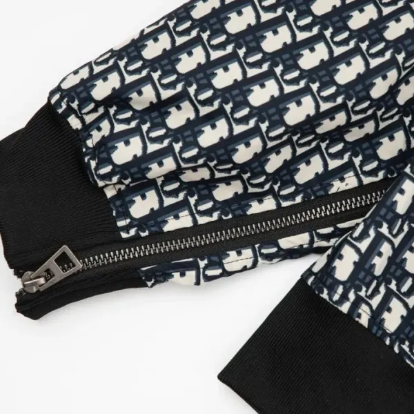 【DIOR 公式旗艦店】 ディオール ジャケット着 好評に付き再入荷 240827 【DIOR 公式旗艦店】 ディオール ジャケット着 好評に付き再入荷 240827