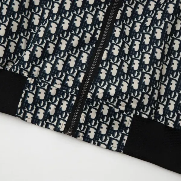 【DIOR 公式旗艦店】 ディオール ジャケット着 好評に付き再入荷 240827 【DIOR 公式旗艦店】 ディオール ジャケット着 好評に付き再入荷 240827