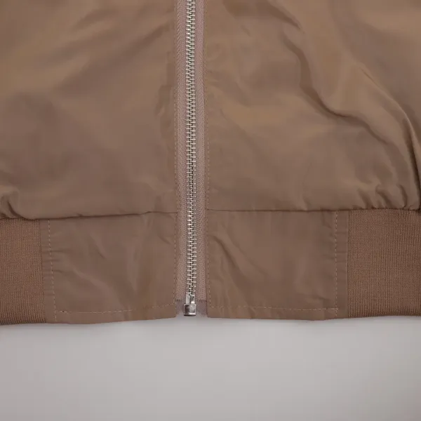 【BURBERRY  公式旗艦店】バーバリー   ジャケット着 好評に付き再入荷！241112