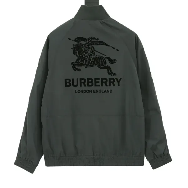 【BURBERRY 公式旗艦店】バーバリー ジャケット着 好評に付き再入荷!241112 【BURBERRY 公式旗艦店】バーバリー ジャケット着 好評に付き再入荷!241112