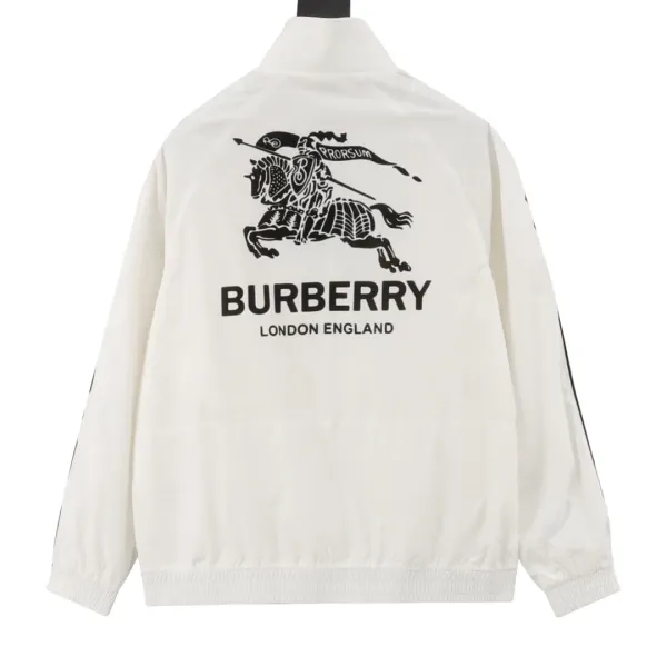 【BURBERRY 公式旗艦店】バーバリー ジャケット着 好評に付き再入荷!241112 【BURBERRY 公式旗艦店】バーバリー ジャケット着 好評に付き再入荷!241112