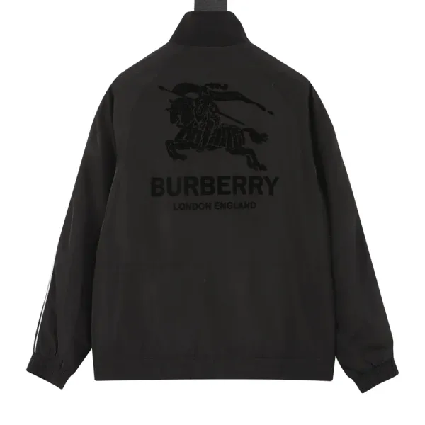 【BURBERRY 公式旗艦店】バーバリー ジャケット着 好評に付き再入荷!241112 【BURBERRY 公式旗艦店】バーバリー ジャケット着 好評に付き再入荷!241112