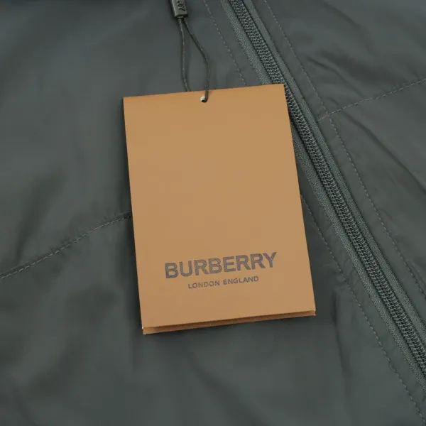 【BURBERRY 公式旗艦店】バーバリー ジャケット着 好評に付き再入荷!241112 【BURBERRY 公式旗艦店】バーバリー ジャケット着 好評に付き再入荷!241112